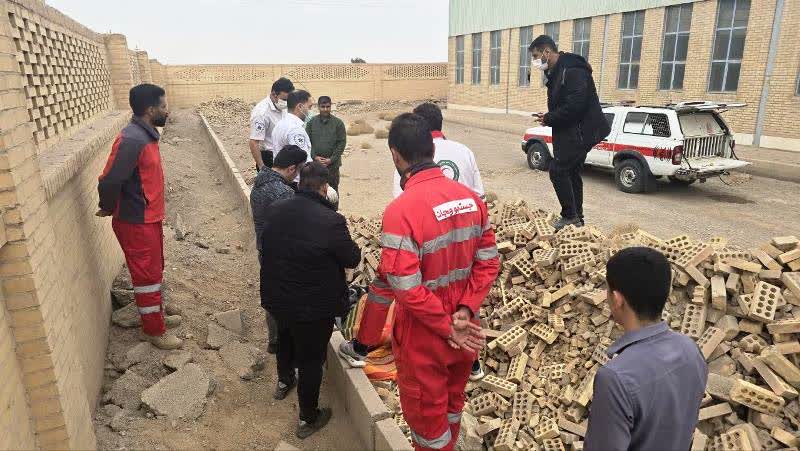 نجات موفق فرد مفقودی در حاجی‌آباد اشکذر با تلاش تیم‌های امدادی