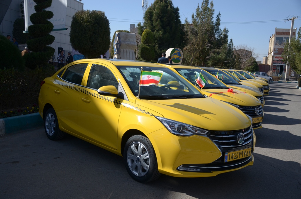 بهره‌برداری از 16 دستگاه تاکسی در طرح نوسازی ناوگان تاکسیرانی/ ناوگان تاکسی‌رانی شهر یزد جوان‌تر شد